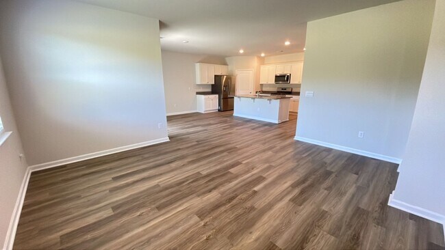 Building Photo - New build 4 bedroom house in Market Commons