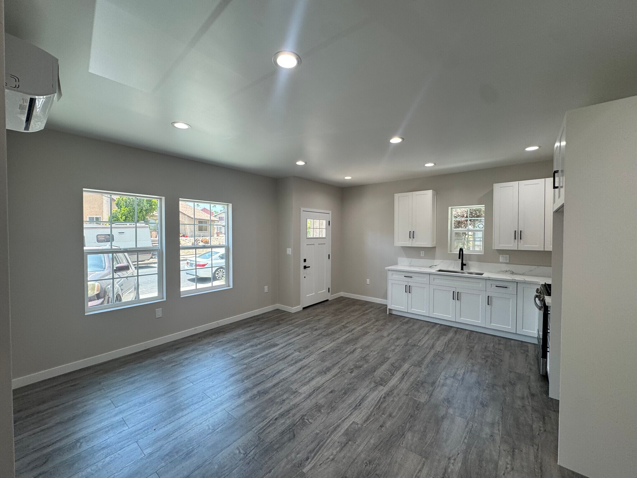 Building Photo - 10748 De Haven Ave