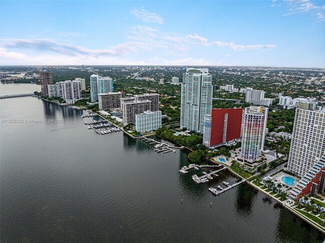 Building Photo - 1581 Brickell Ave