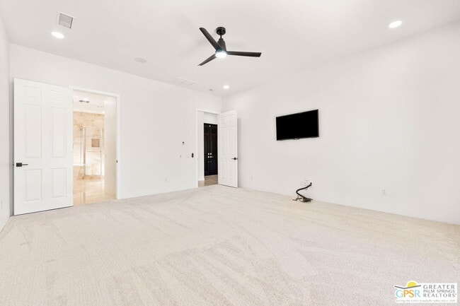 Building Photo - 4 Hillcrest Dr