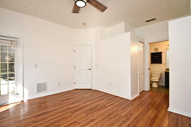 Building Photo - 692 Seabrook Ct