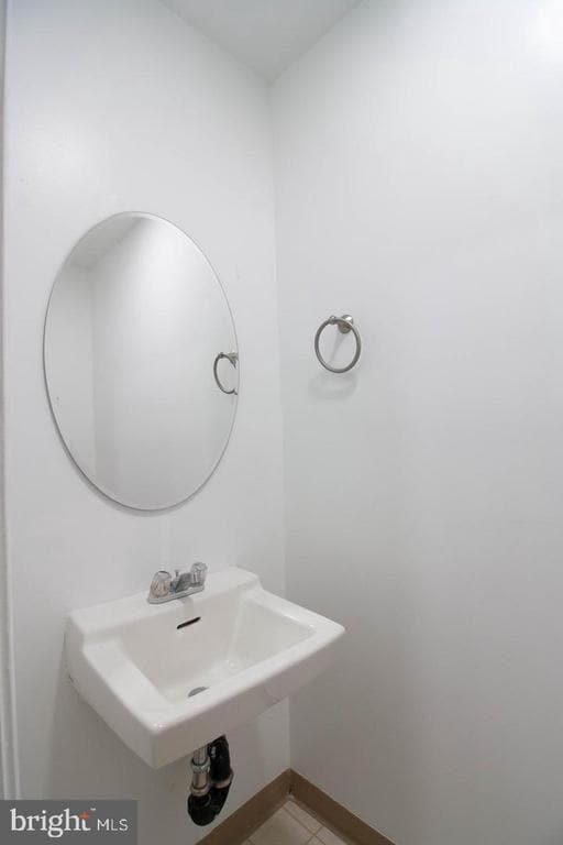 Building Photo - 9709 Lakepointe Dr