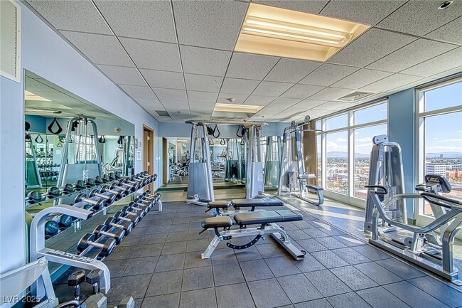 Building Photo - 150 S Las Vegas Blvd