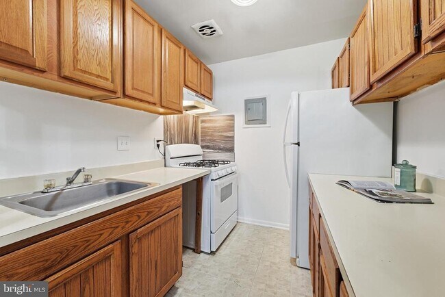 Building Photo - 5406 85th Ave