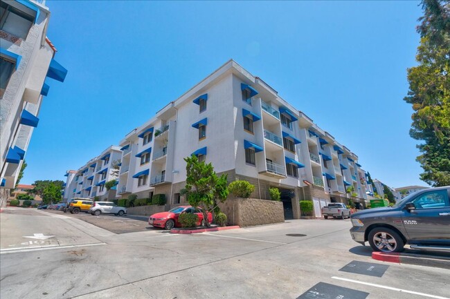 Building Photo - 1 Bedroom Condo in the UTC Area! Remodeled...