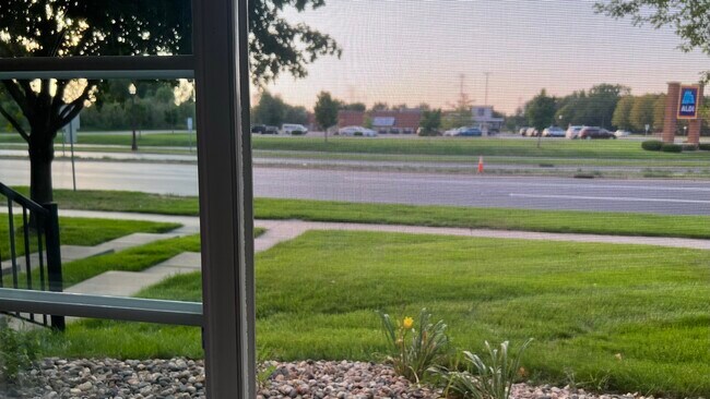 Building Photo - 7866 Old Carriage Ct