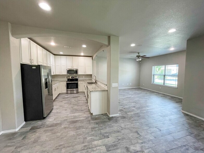 Building Photo - 4175 W Santa Maria Ln