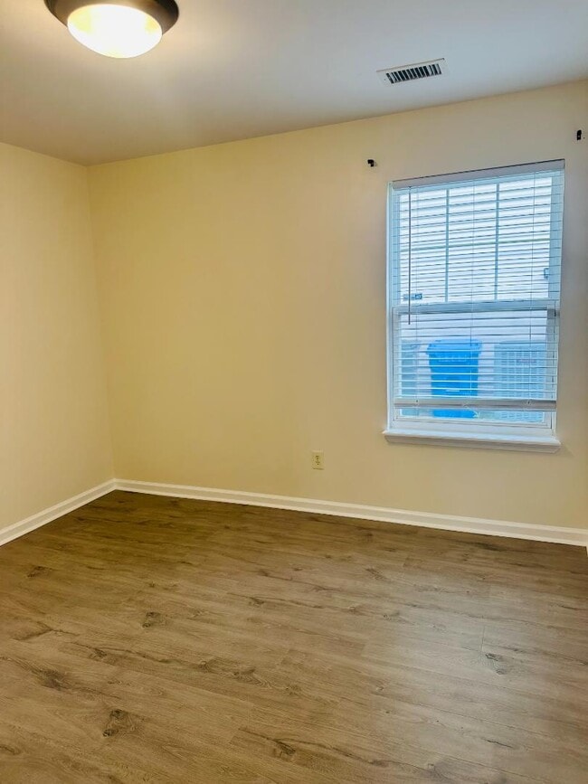 Building Photo - 4404 Walnut Creek Dr