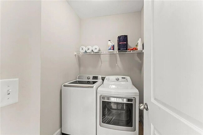 Building Photo - Beautiful home in Stratford on Lanier-5 bed 3 bath in sought after swim, tennis and lake community!