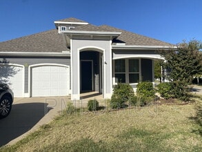 Building Photo - 9145 Blackstone Dr