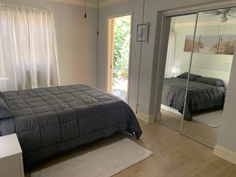 Building Photo - 1420 Alicia Ave