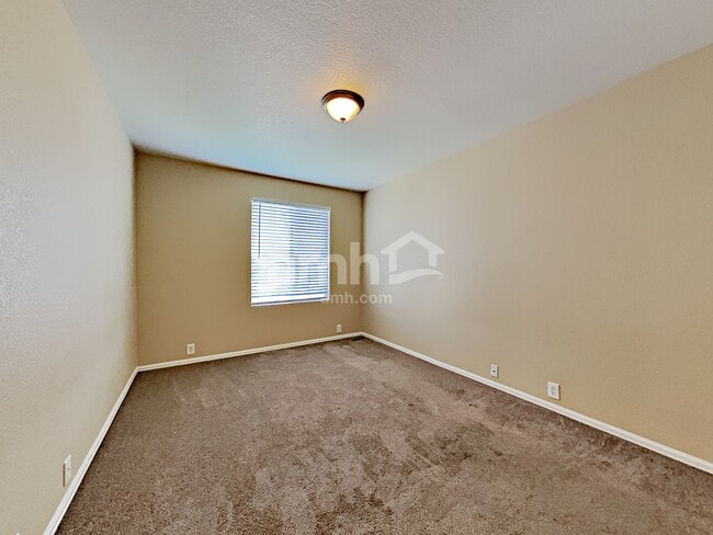 Building Photo - 15625 E 99th Ave