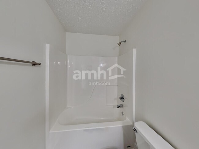 Building Photo - 1725 Kinsale Ave