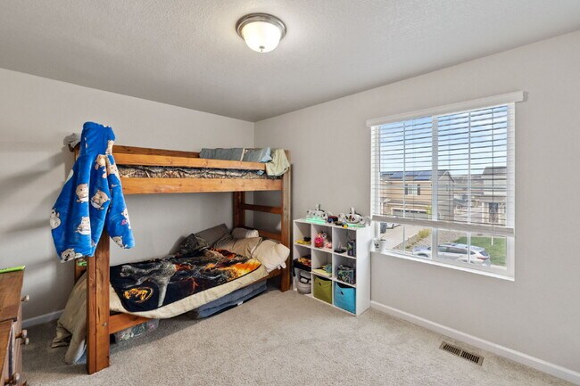 Building Photo - Beautiful 4-Bedroom Home on Blue Lunar Lan...