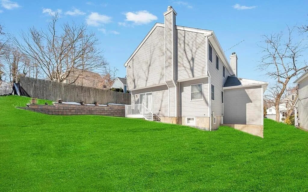 Building Photo - 18 Hillcrest St