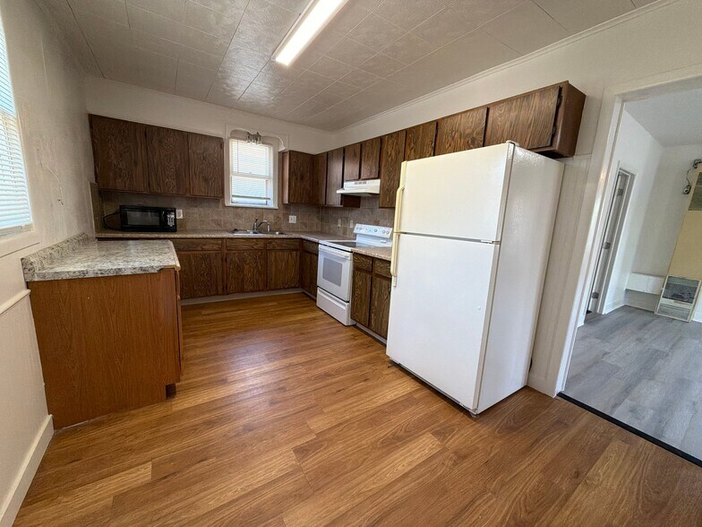 Building Photo - 428 10th St