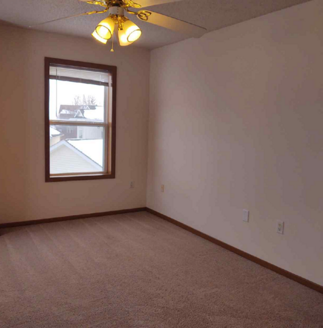 Building Photo - $1,450 | 2 Bedroom, 2.5 Bathroom Town Home...