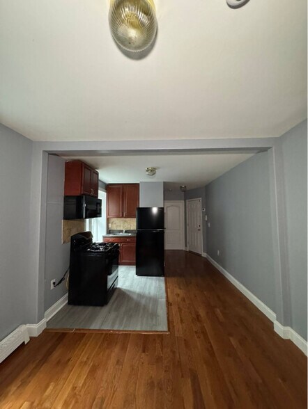 Building Photo - 552 Avenue C