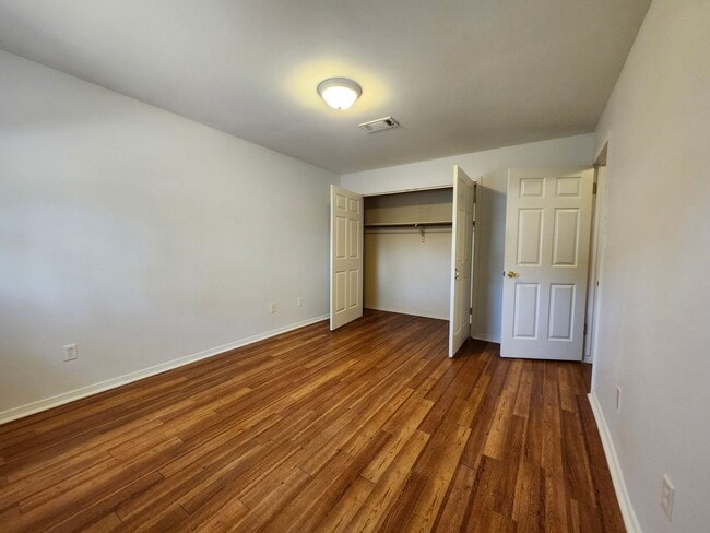 Building Photo - 900-902 West 16th St.