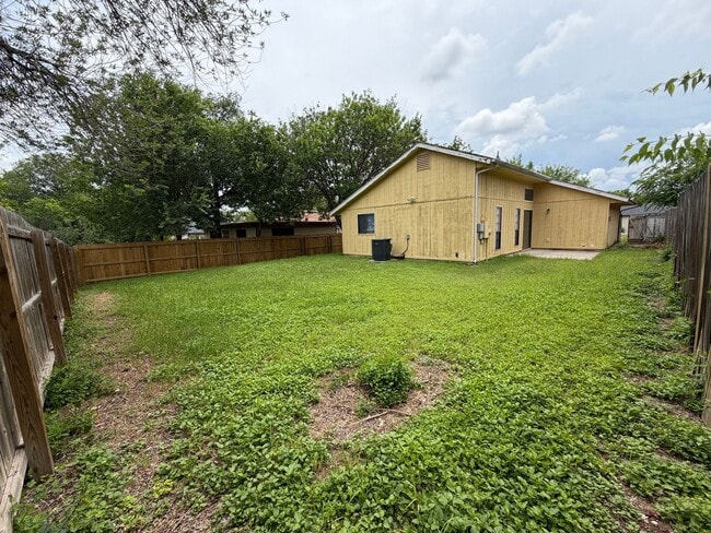 Building Photo - Charming Single-Story Home Near 1604 & Culebra