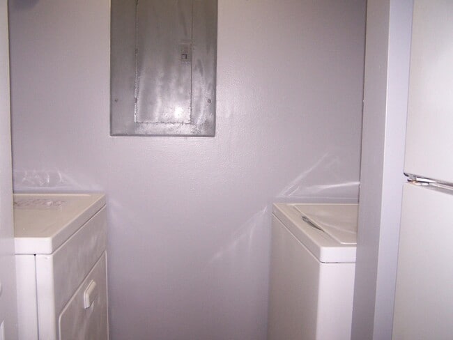 Building Photo - 10372 Fox Trail Rd S