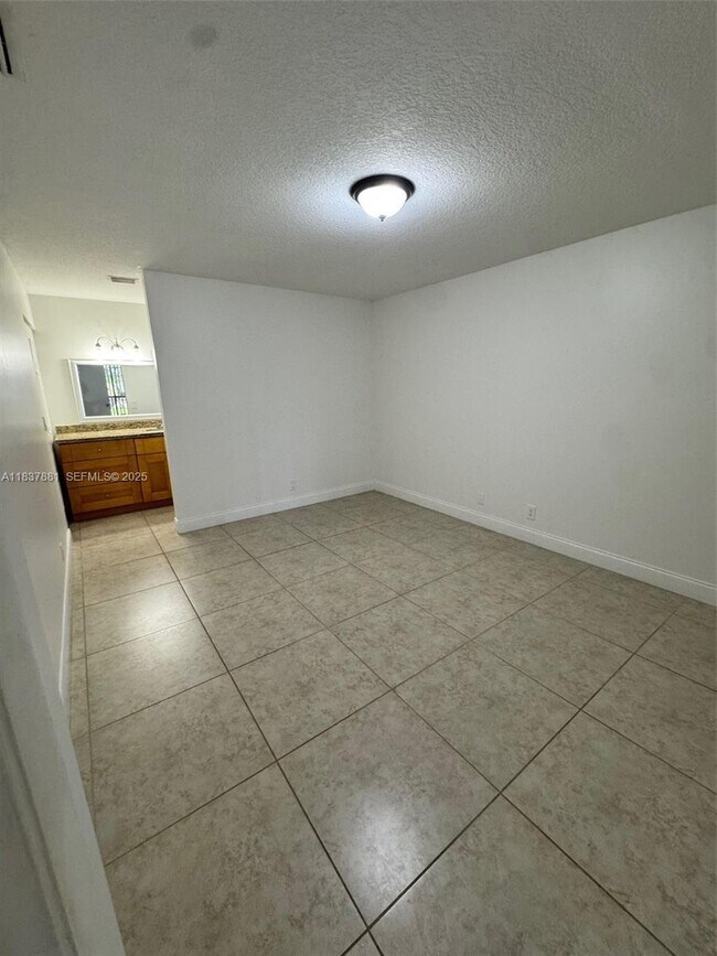 Building Photo - 3817 Cocoplum Cir