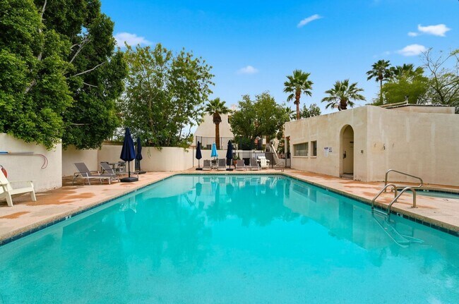 Building Photo - Central Phoenix Gem! Private Patio, Gated, Pool + Underground Parking