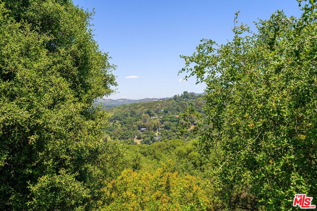 Building Photo - 19783 Valley View Dr