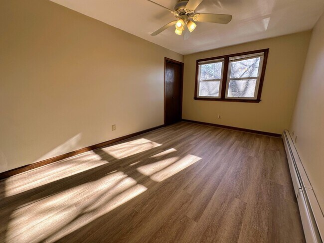 Building Photo - 33 Elwood Ave