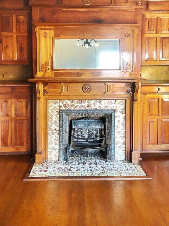 Building Photo - Historic North Slope Charm with Sweeping Sound Views — 4BR/1.5BA