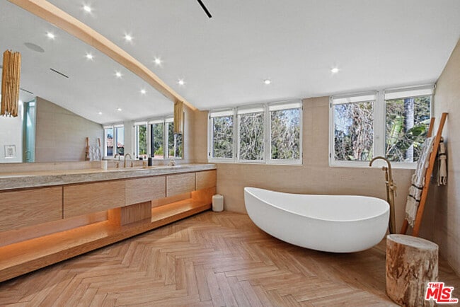 Building Photo - 9451 Sunset Blvd