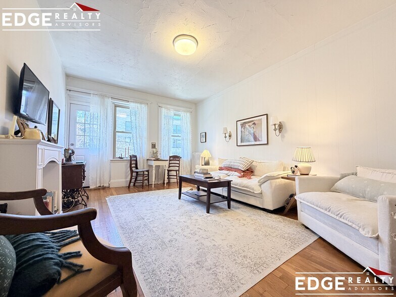 Building Photo - 239 Kelton St