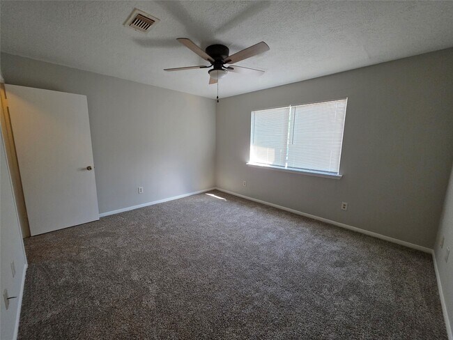 Building Photo - 1969 Country Village Blvd