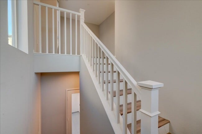 Building Photo - Modern, Energy Efficient & New 3 BD/3BA + Loft Townhome