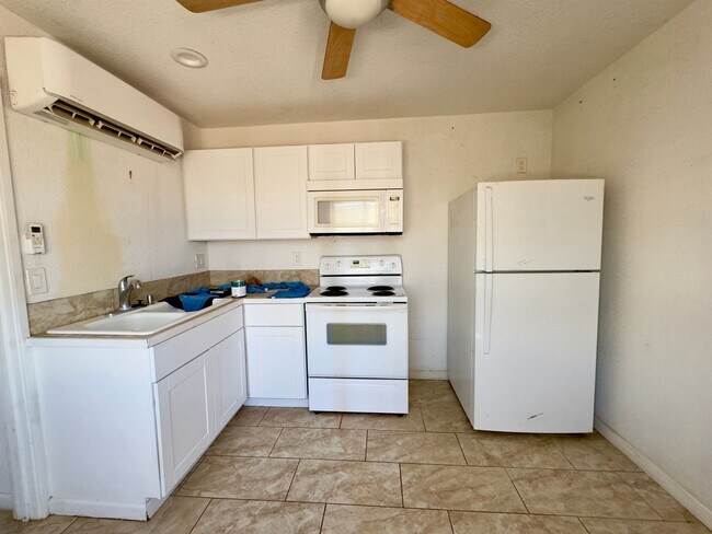 Building Photo - 216 San Clemente St