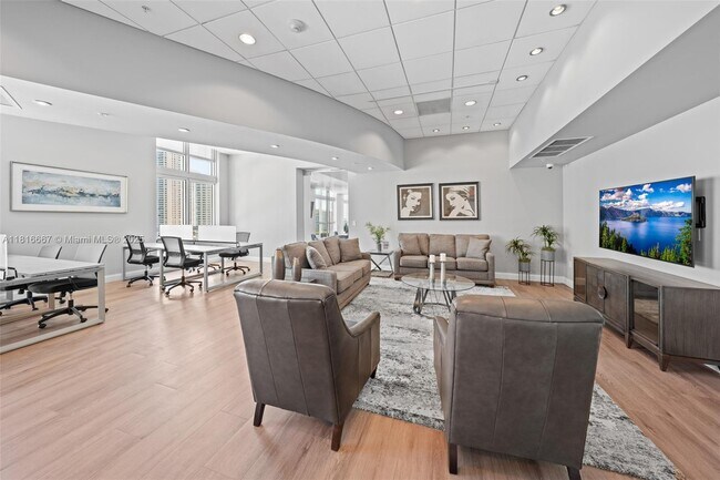 Building Photo - 300 S Biscayne Blvd