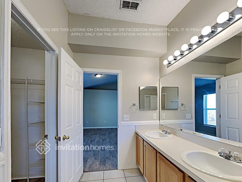 Building Photo - 15955 Wilkinson Dr