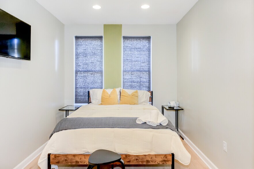 Bedroom 2 with adjoining bathroom - 1337 Harvard St NW