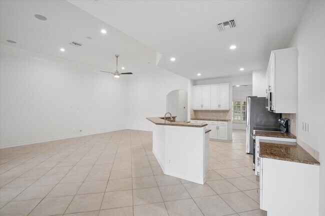 Building Photo - 11289 NW 65th Manor