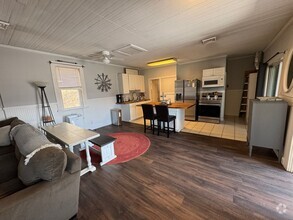 Building Photo - Cute Single Family House on Across From Po...