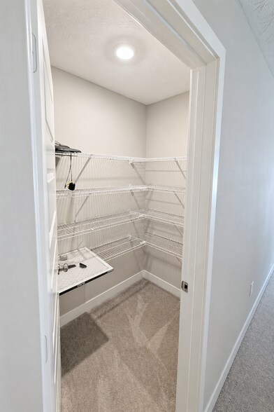 Building Photo - 9160 Larson Dr