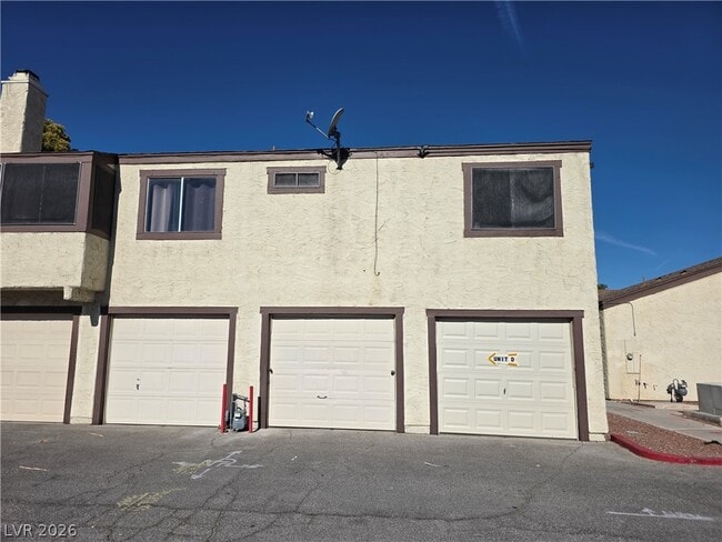 Building Photo - 5049 Spencer St