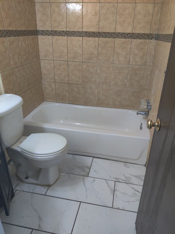 Building Photo - 2721 S 76th St