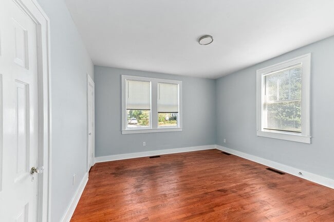 Building Photo - Charming All-Brick Home in Prime Charleston Location