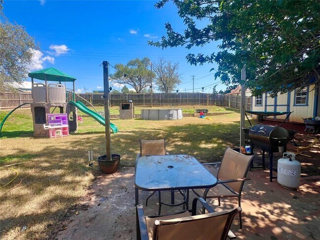 Building Photo - 408 5th St