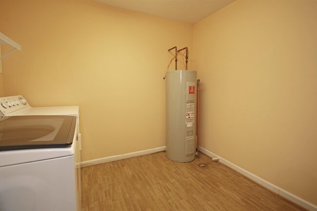 Building Photo - 1214 Old Richmond Circle