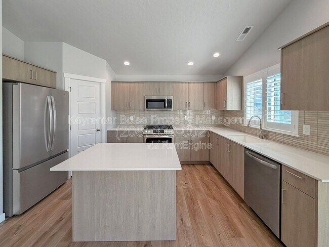 Building Photo - 2415 N Silver Wolf Ave