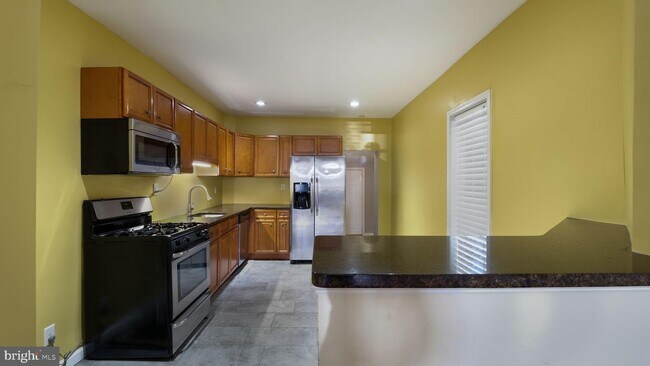 Stainless Steel Appliances - 348 Lafayette St