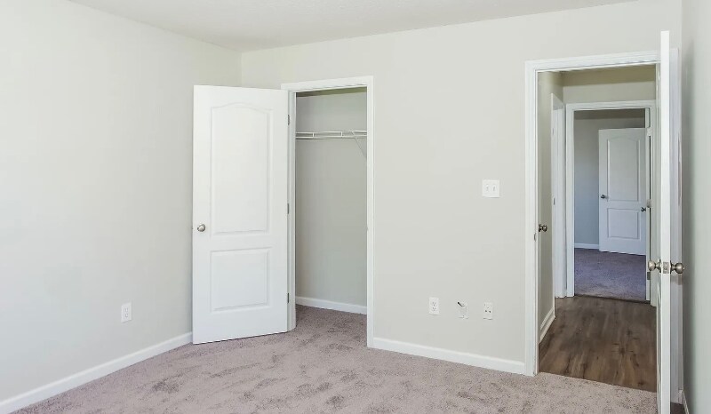 Building Photo - 116 NW Wittington Ln