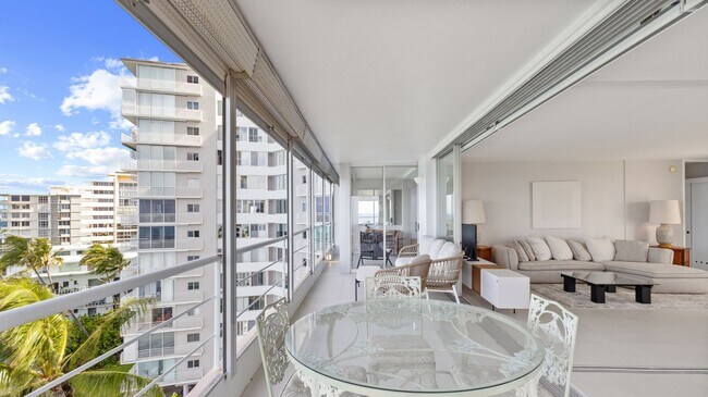 Building Photo - Live the Gold Coast Lifestyle!
